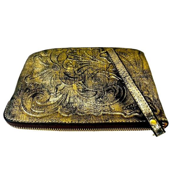 Patricia Nash Cassini Tooled Soft Gold Metallic Wristlet-Excellent Condition - Picture 6 of 13